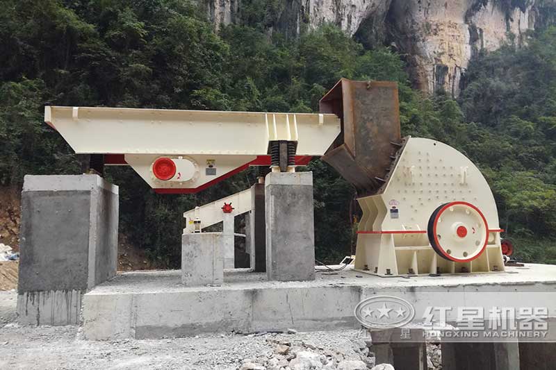 重錘式破碎機現(xiàn)場 重錘式破碎機現(xiàn)場