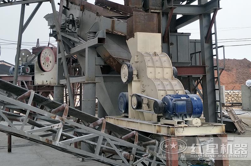 雙極破碎機生產(chǎn)現(xiàn)場 雙極破碎機生產(chǎn)現(xiàn)場