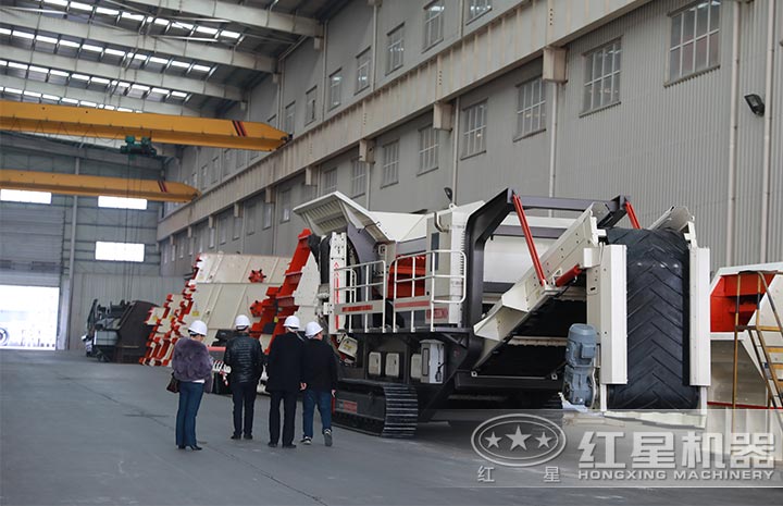 用戶來(lái)廠考察，親眼了解移動(dòng)式制砂機(jī)詳情