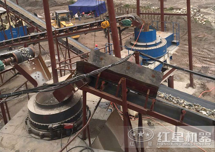 鵝卵石粉碎機作業現場